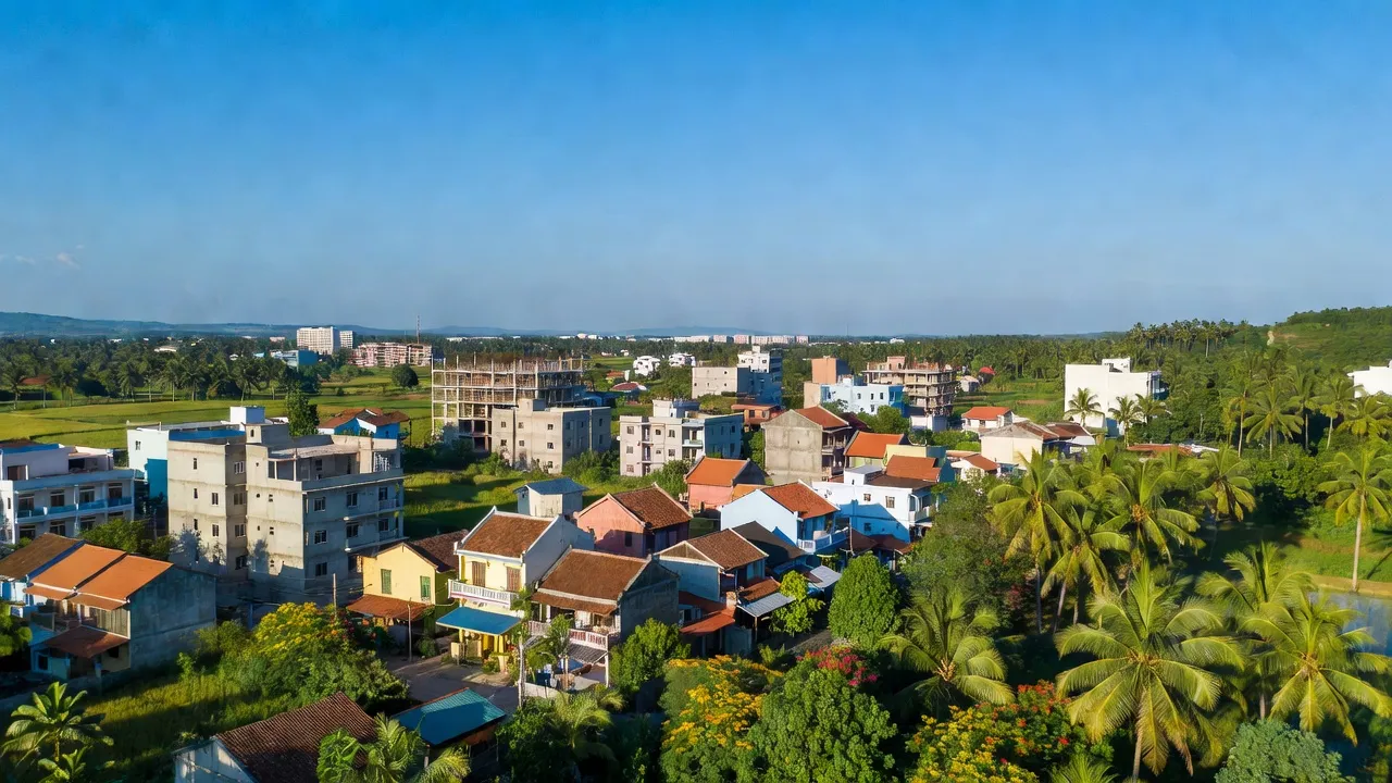 Khung cảnh Phường Hòa Vinh, Thị xã Đông Hòa, Tỉnh Phú Yên với kiến trúc hiện đại và thiên nhiên tươi đẹp.