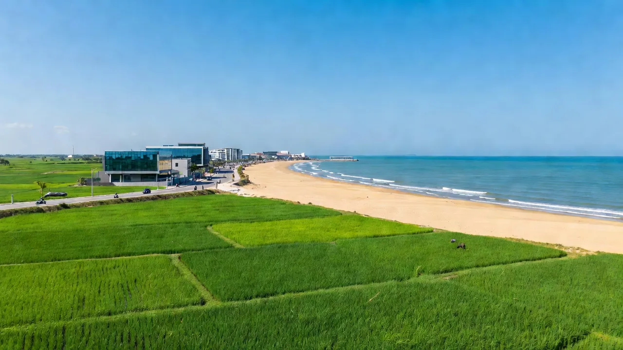 Cảnh biển xã Bình Kiến, thành phố Tuy Hòa, tỉnh Phú Yên, với vẻ đẹp tự nhiên và phát triển đô thị.