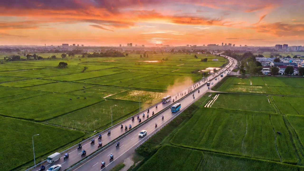 Khung cảnh thị xã Trảng Bàng, Tây Ninh với tuyến Quốc lộ 22 và thiên nhiên xanh tươi.