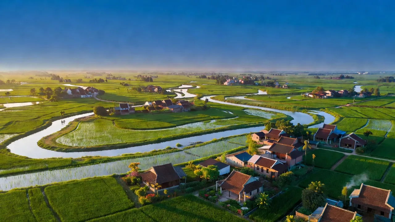 Khung cảnh huyện Hưng Hà, Thái Bình với sông nước, ruộng xanh và nhà truyền thống, thể hiện văn hóa địa phương.