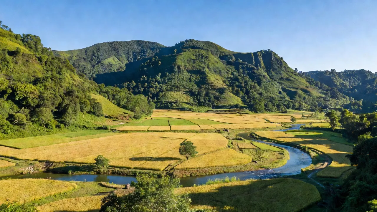Quang cảnh huyện Như Xuân, tỉnh Thanh Hóa với núi non xanh tươi và dòng sông uốn khúc.